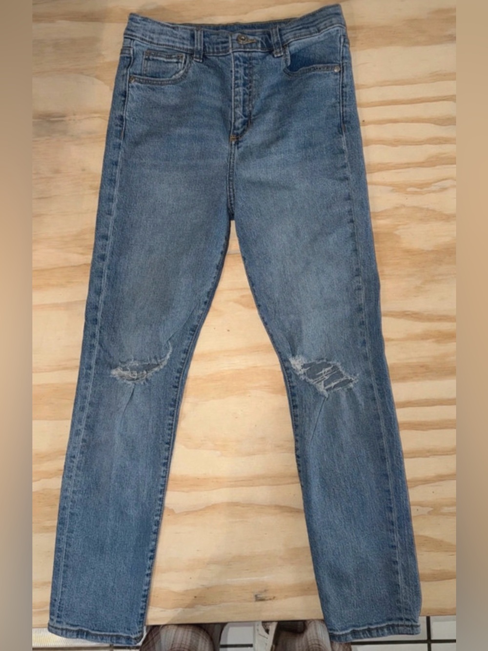 art class Women's Skinny Jeans in Light Blue with Knee Rips